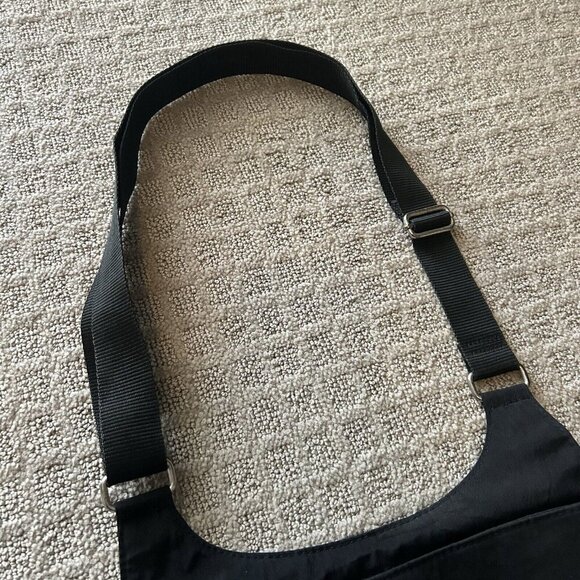 Baggallini Bucket/Cross Shoulder Charcoal Gray Zipper Bag W/Adjustable Strap  - Picture 6 of 14